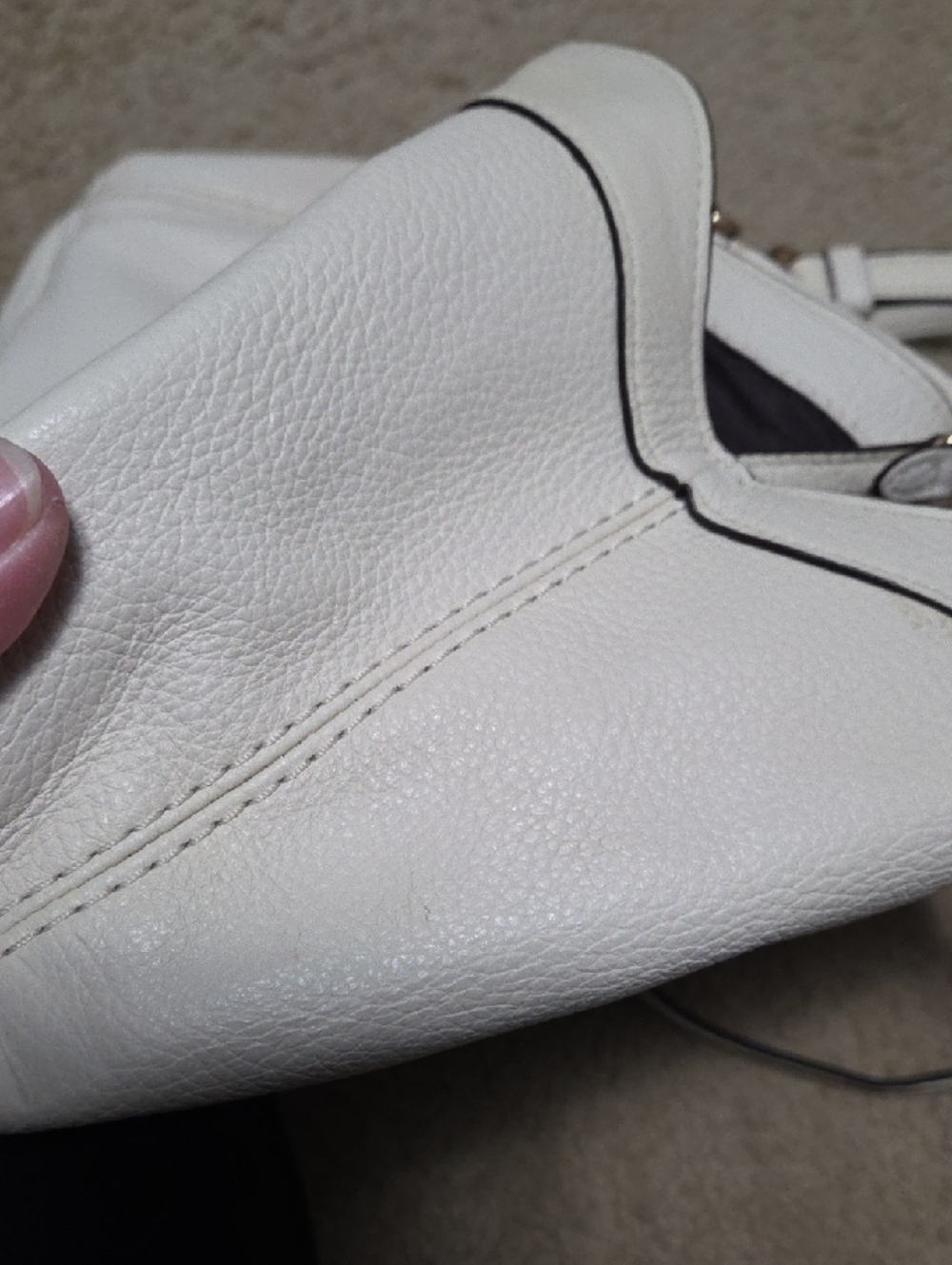 Coach Cream Leather Shoulder Bag with Gold Logo - Picture 11 of 13